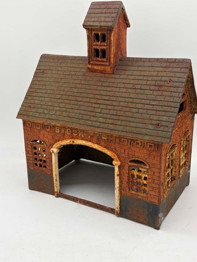 Vintage Stock Farm Cast Iron Barn House Model (1 of 9)