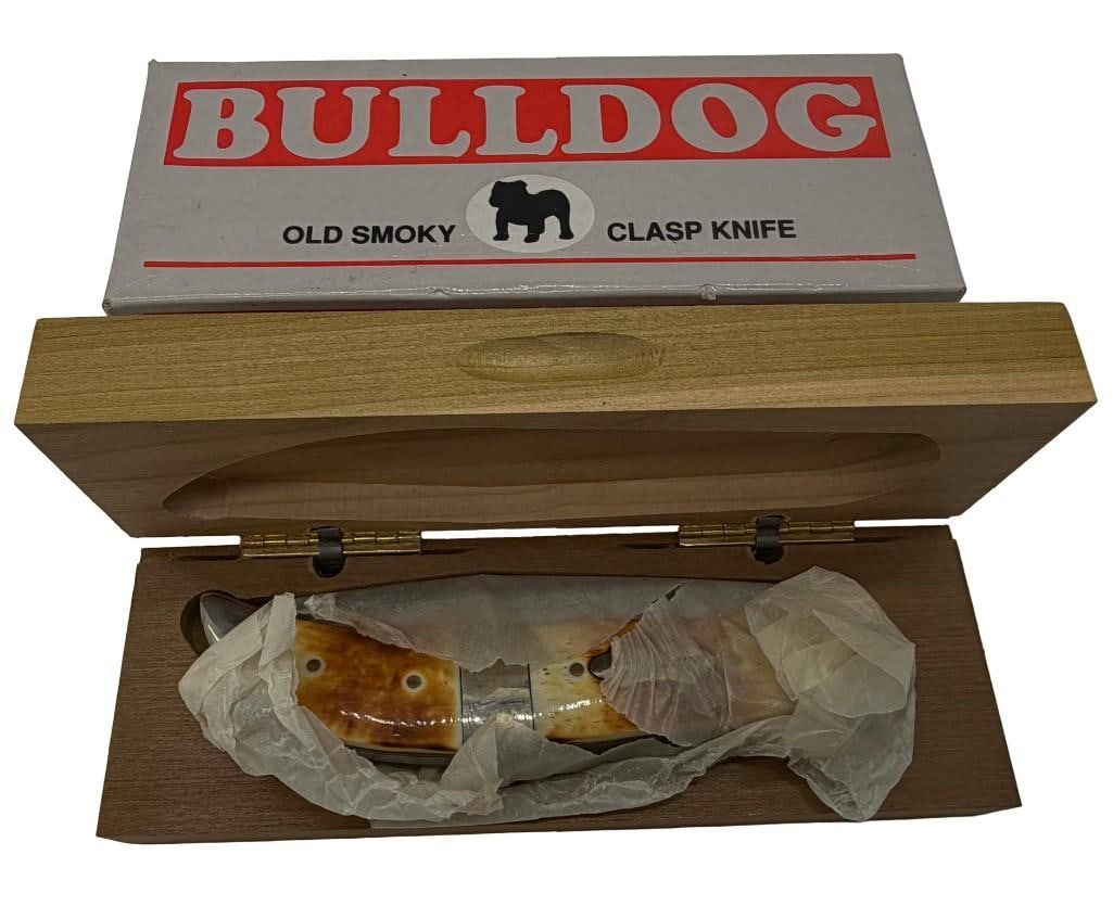 Nos Old Smokey Clasp Knife Os-23 Bone Handle Bulldog: Nos Old Smokey Clasp Knife Os-23 Bone Handle Bulldog . New Old Stock With Boxes, 4" Blade. . All Pictures Are Considered Part Of The Description And Should Be Examined Carefully By Bidders.. Live Auct