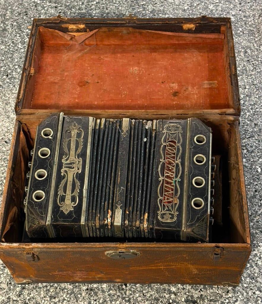 Very Old German Concertina Squeeze Box F. Lange (1 of 8)
