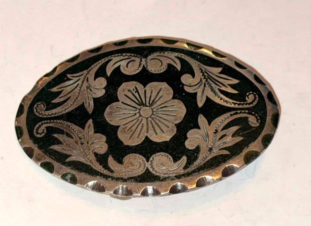 Vintage Sterling Silver Flower Leaf Belt Buckle W/ Inlay: Vintage Sterling Silver Flower Leaf Belt Buckle W/ Inlay . 65 Grams Total Weight, Loop Has Been Added To Wear As Pendant, Tested Good. . All Pictures Are Considered Part Of The Description And Should 