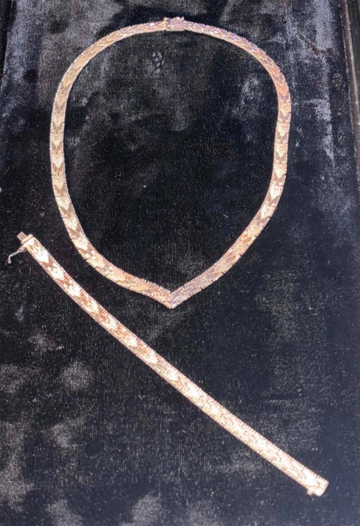 Sterling Silver 17" Necklace With Matching 7" Bracelet,: Sterling Silver 17" Necklace With Matching 7" Bracelet, . 50 Grams Total Weight, Tested Good. . All Pictures Are Considered Part Of The Description And Should Be Examined Carefully By Bidders.. Live A