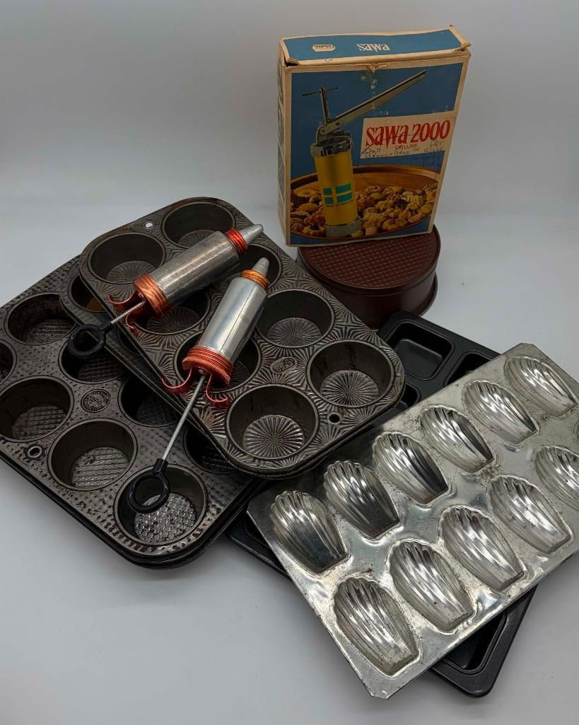 Vintage Baking Lot Of Ecko Cupcake Tins, Sawa 2000 Deluxe Cookie Press & More: Vintage Baking Lot Of Ecko Cupcake Tins, Sawa 2000 Deluxe Cookie Press & More. . . All Pictures Are Considered Part Of The Description And Should Be Examined Carefully By Bidders.. Live Auctioneers