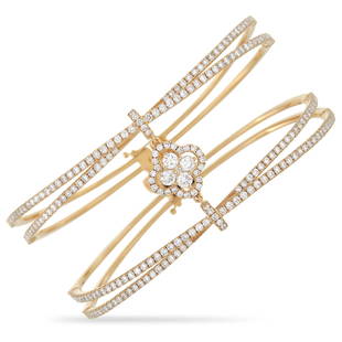 18K Yellow Gold 3.76 ct Diamond Bangle Bracelet: This lovely 18K Yellow Gold 3.76 ct Diamond Bangle Bracelet features a set of two thin bracelets made of 18k yellow gold on either side of a diamond set clover shaped pendant. Each set of bracelets