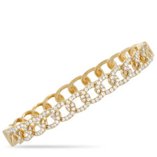 18K YG 1.75 ct Diamond Pave Chain Bracelet: This lovely 18K Yellow Gold 1.75 ct Diamond Pave Chain Bangle Bracelet is a timeless piece. The bracelet is made with intertwined oval links of 18K yellow gold that are set with 1.75 carats of