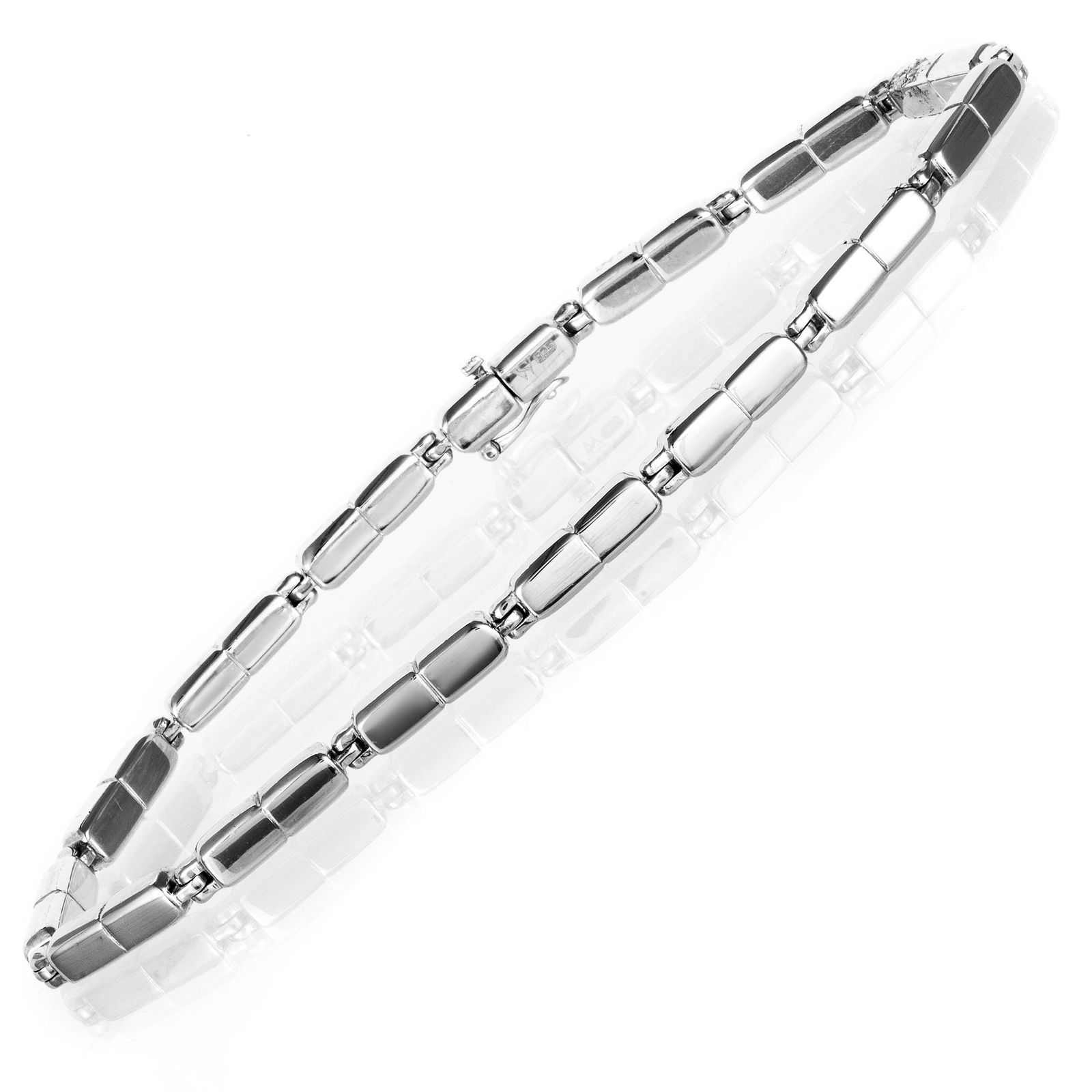 Stephen Webster Highwayman Men's Silver Bracelet: Timeless elegance, tasteful subtlety and sophisticated simplicity are clearly seen as main principles in designing this sumptuous bracelet from Stephen Webster which is made of impeccably gleaming whi