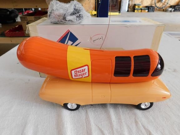 remote control oscar meyer weiner mobile: new in box excellent condition remote control Oscar Meyer Weiner mobile