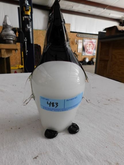 glass penguin: Murano glass penguin good condition