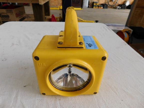 yellow metal battery work light (1 of 2)
