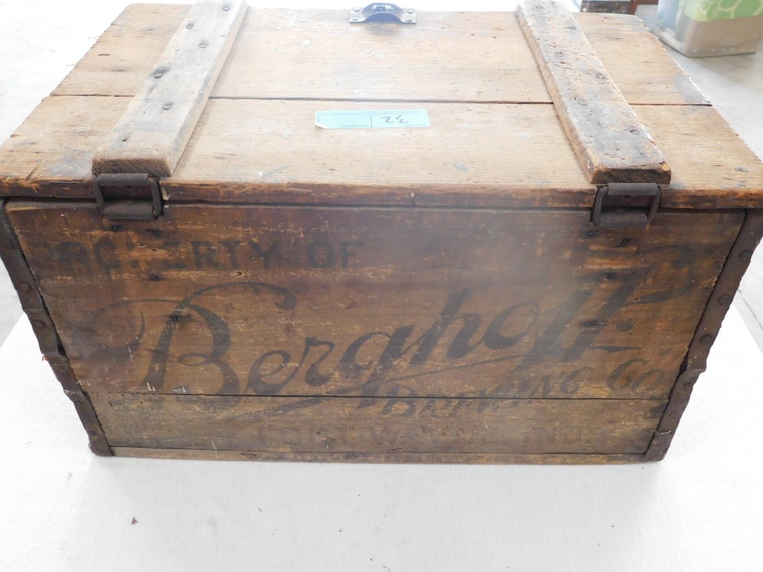 Berghoff Brewing Company Wooden Crate: Berghoff Brewing Company Wooden crate measures 21 inches x 14 inches x 12 inches, Fort Wayne Indiana, hinged lid with metal latch, shows wear : See pictures