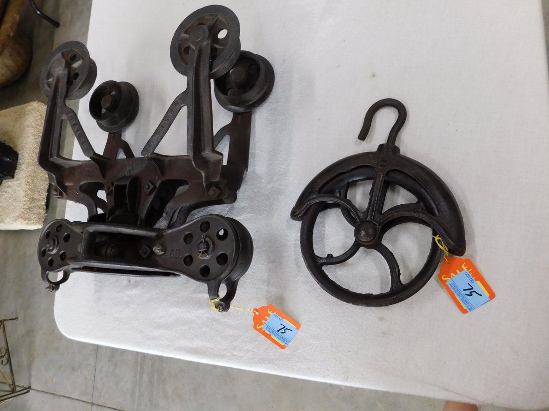 Vintage Hay Trolley with Pulley: Vintage hay trolley with pulley, cast iron, good condition (swivels)