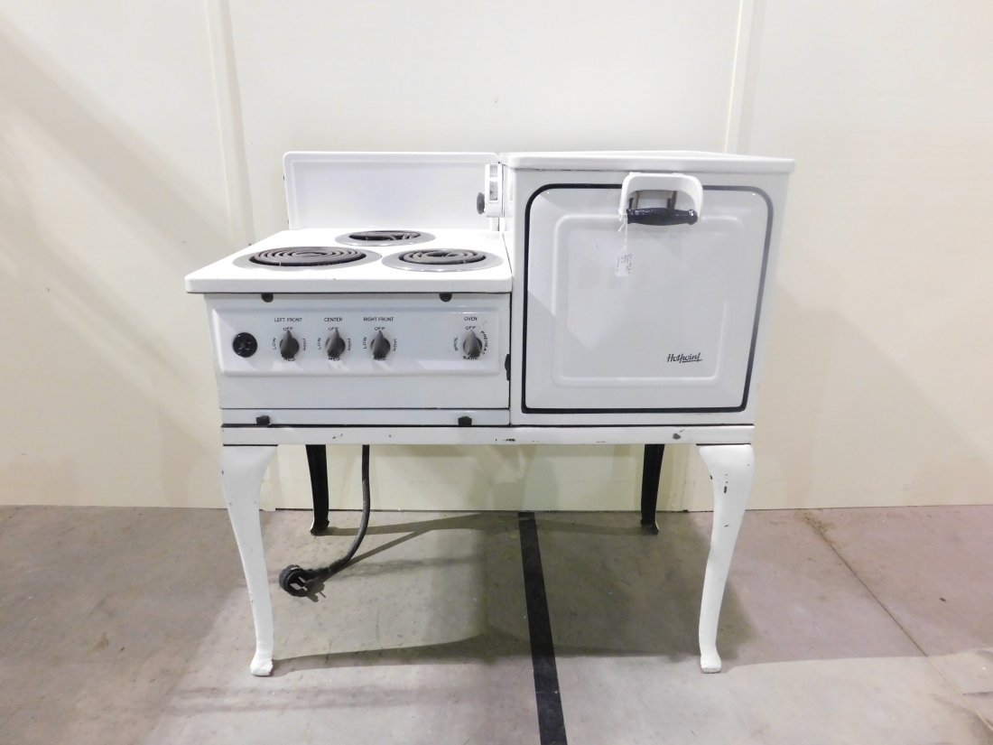 1920: 1920's Hotpoint electric stove/oven porcelain finish three burners and oven approx. 38" wide 39 3/4" tall 25" deep a few minor chips on porcelain but overall in excellent condition see pictures