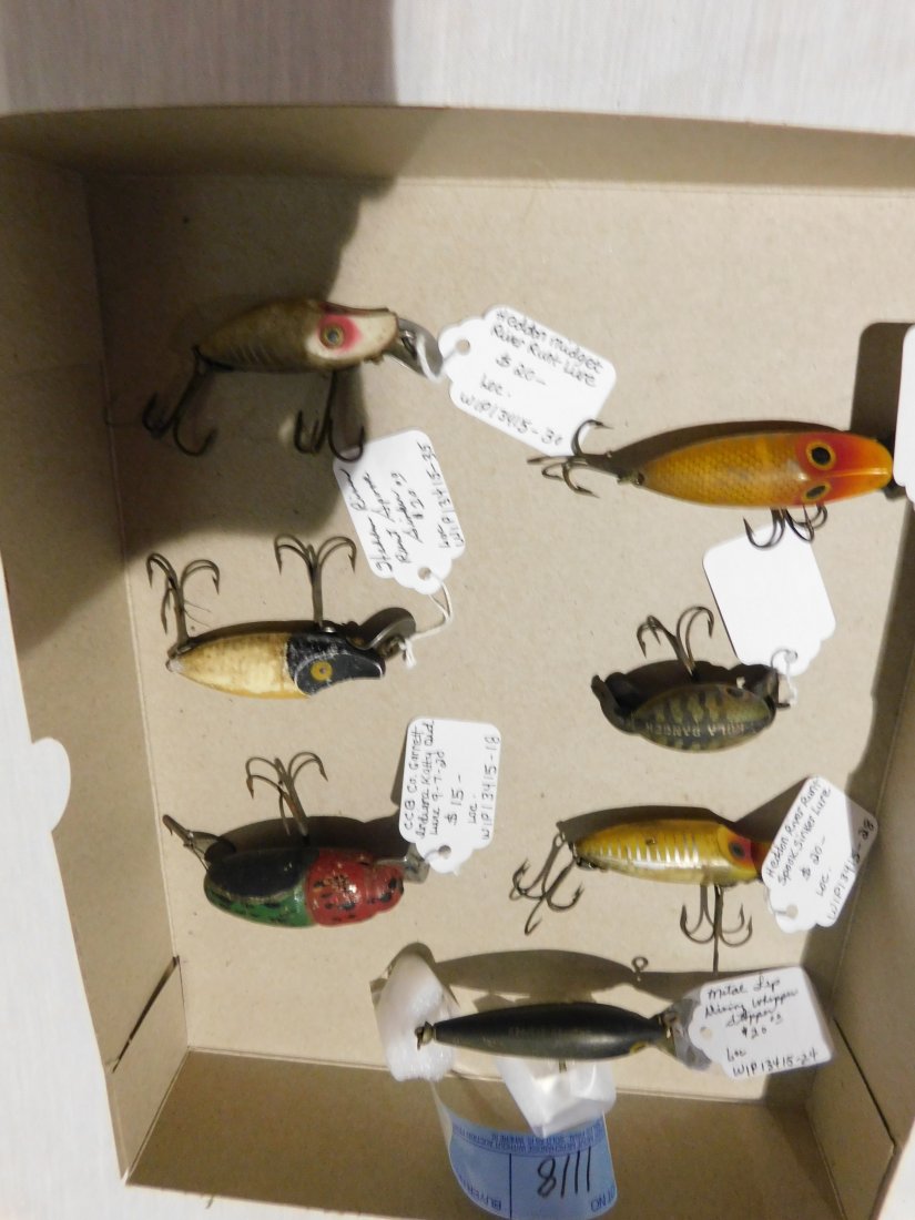 lot of vintage fishing lures: lot of 7 vintage fishing lures including 5 Heddon, 1 CCB co. Garrett and one whopper stopper. see pictures