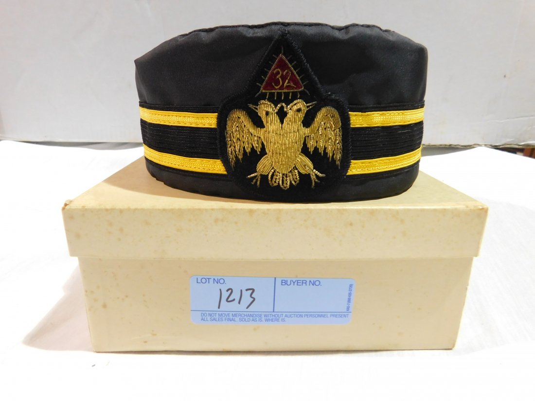 freemason 32nd degree pillbox cap: freemason 32nd degree pillbox cap, size 7 1/8, with box, excellent condition