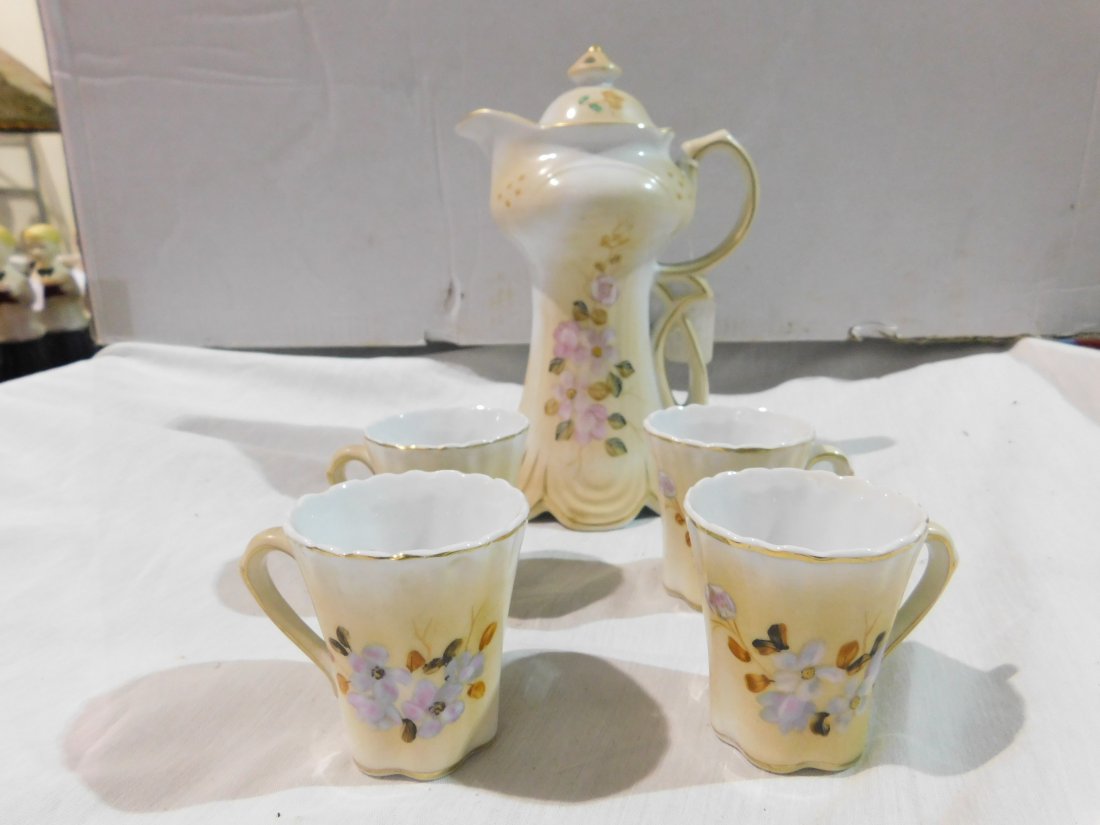 Prussia style chocolate pot with 4 cups: Prussia style chocolate pot with 4 cups, floral design, very good condition, no chips or cracks