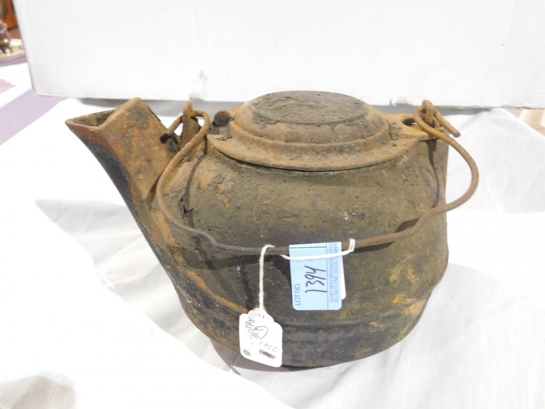 Cast Iron 8 Quart Tea Pot: Cast iron 8 quart tea pot, with lid and handle. No cracks, some rust, overall good condition.
