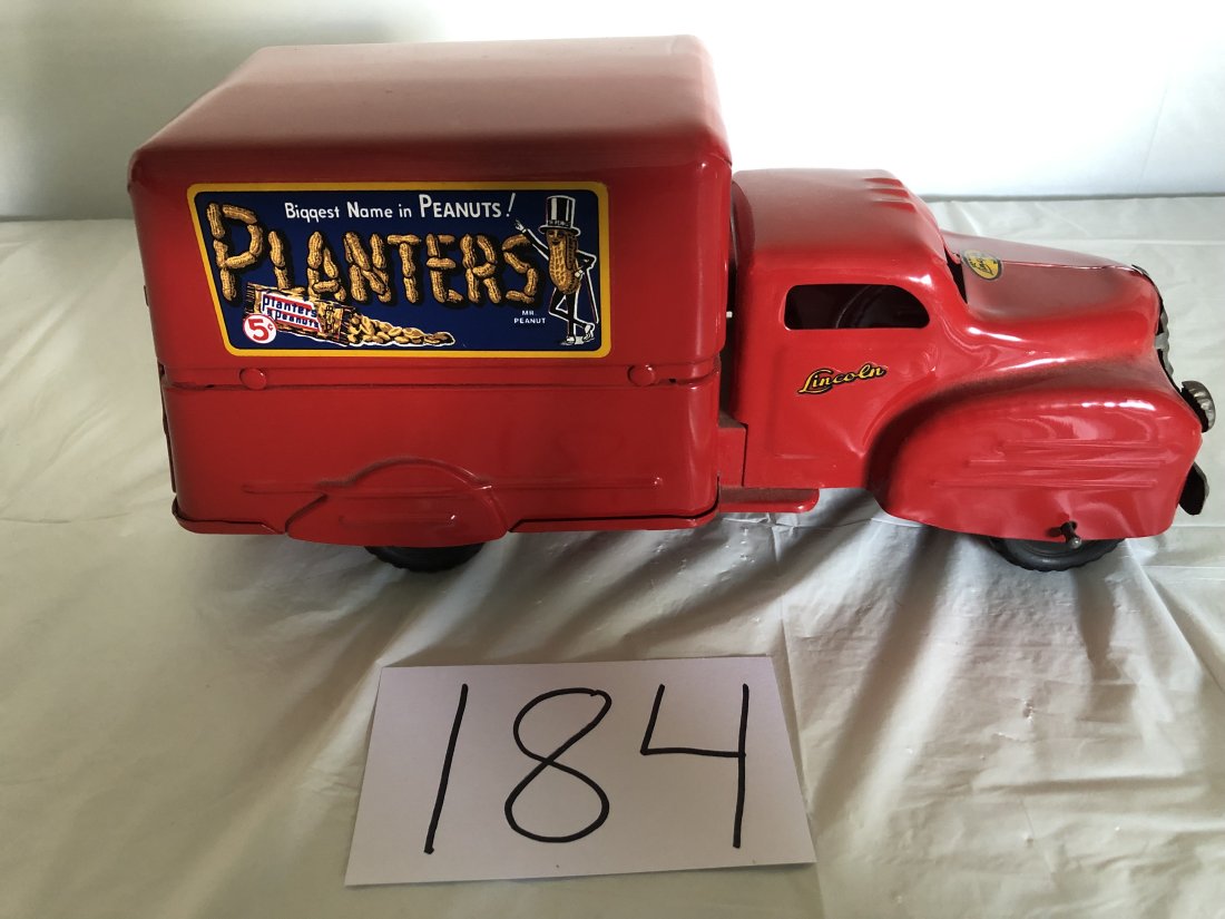 planters peanut Canadian Lincoln tin truck (1 of 5)