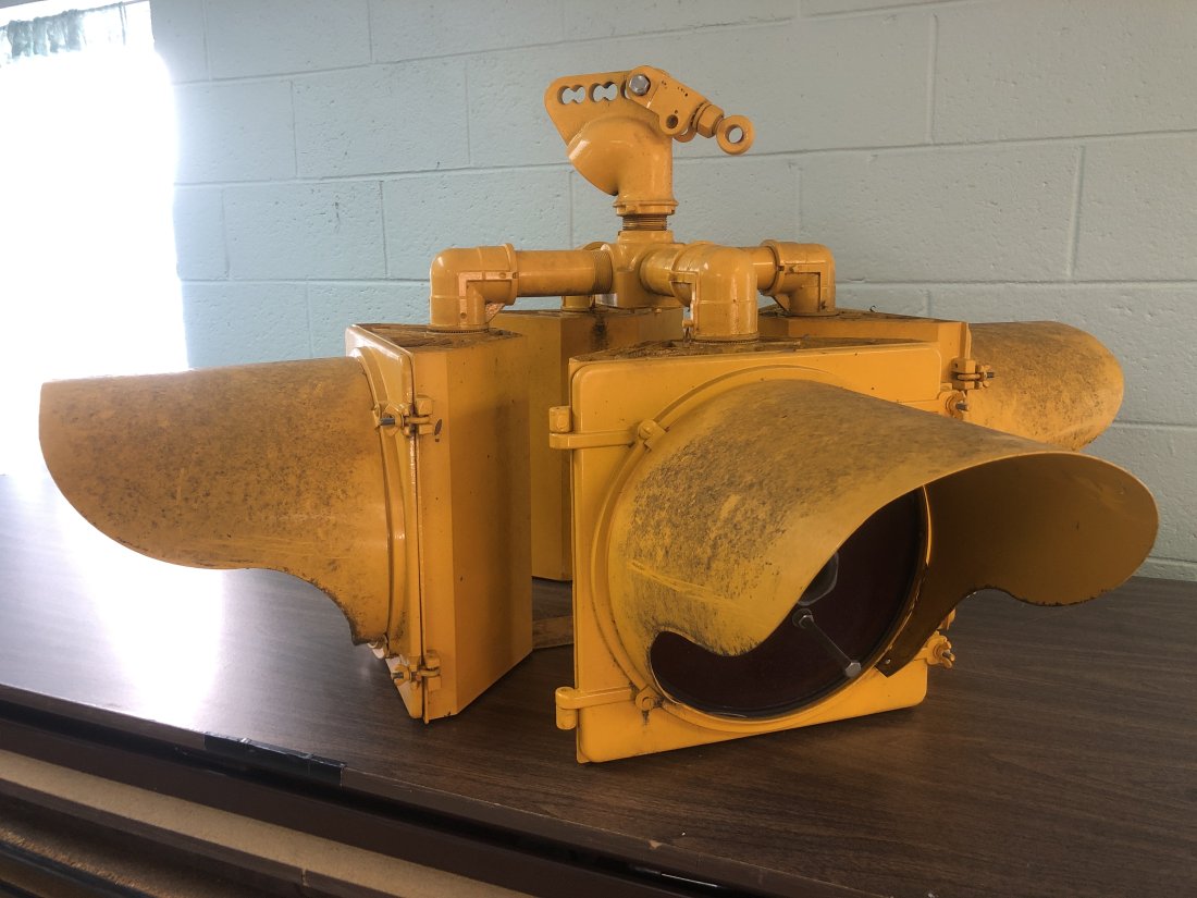 4  way traffic light bird house (1 of 3)