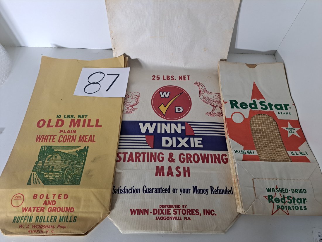 lot old paper potato, corn meal,mash bags: lot consisting of 11 red star 10 lb. potato paper bags, 9 old mill 10 lb. corn meal bags Ruffin NC. 2 Winn Dixie 25 lb. mash paper bags, some show wear but all appear unused please verify auction loca