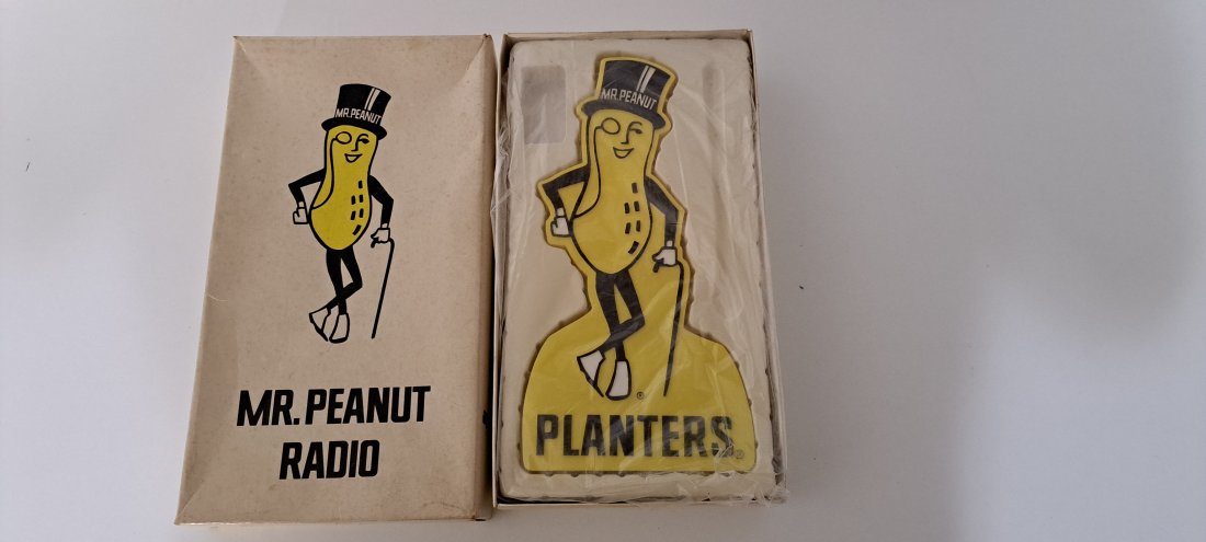 planters/ mr peanut radio in box (1 of 1)