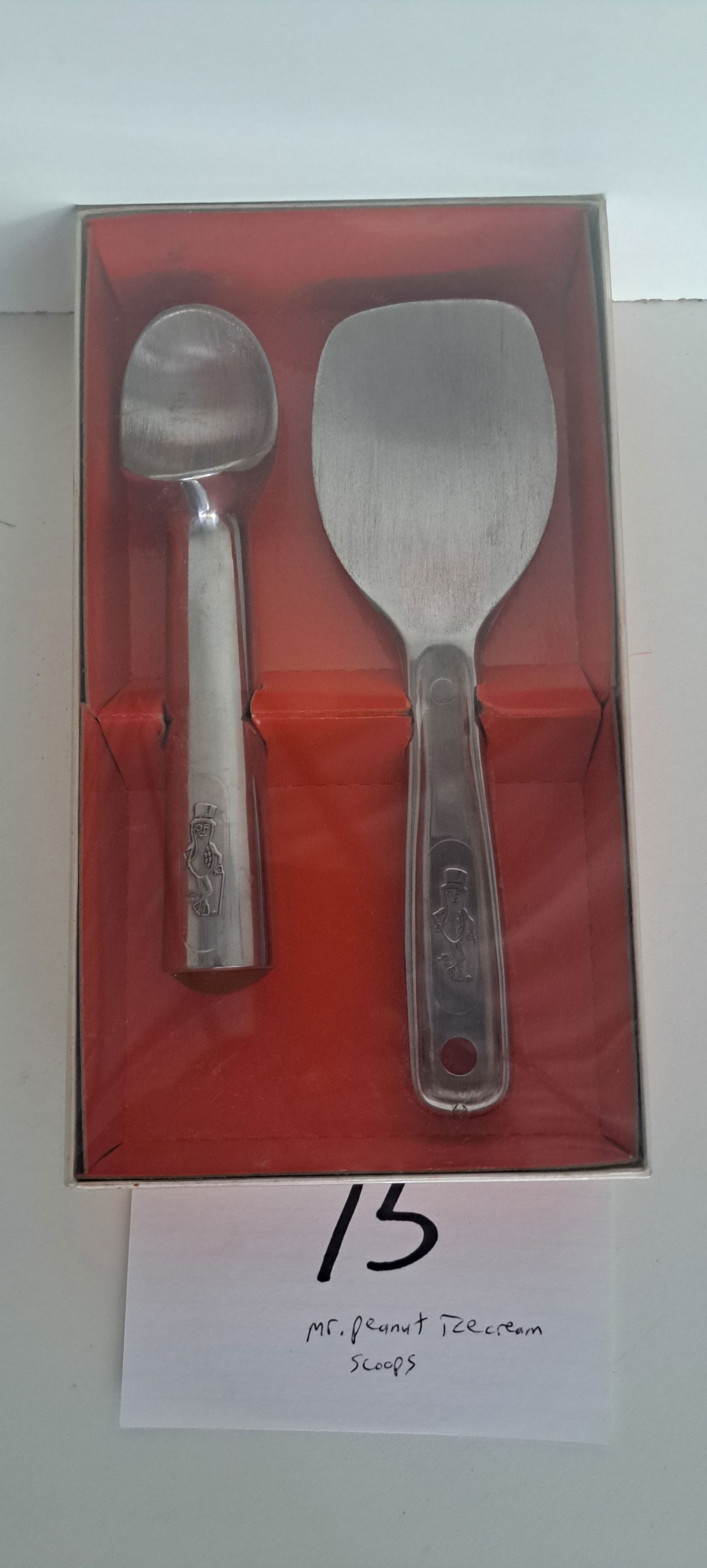 set Planters Peanut ice cream scoops (1 of 4)