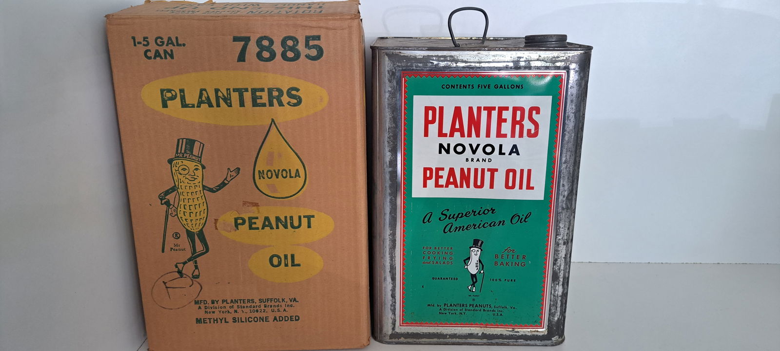 Planters Peanut oil tin with box (1 of 4)