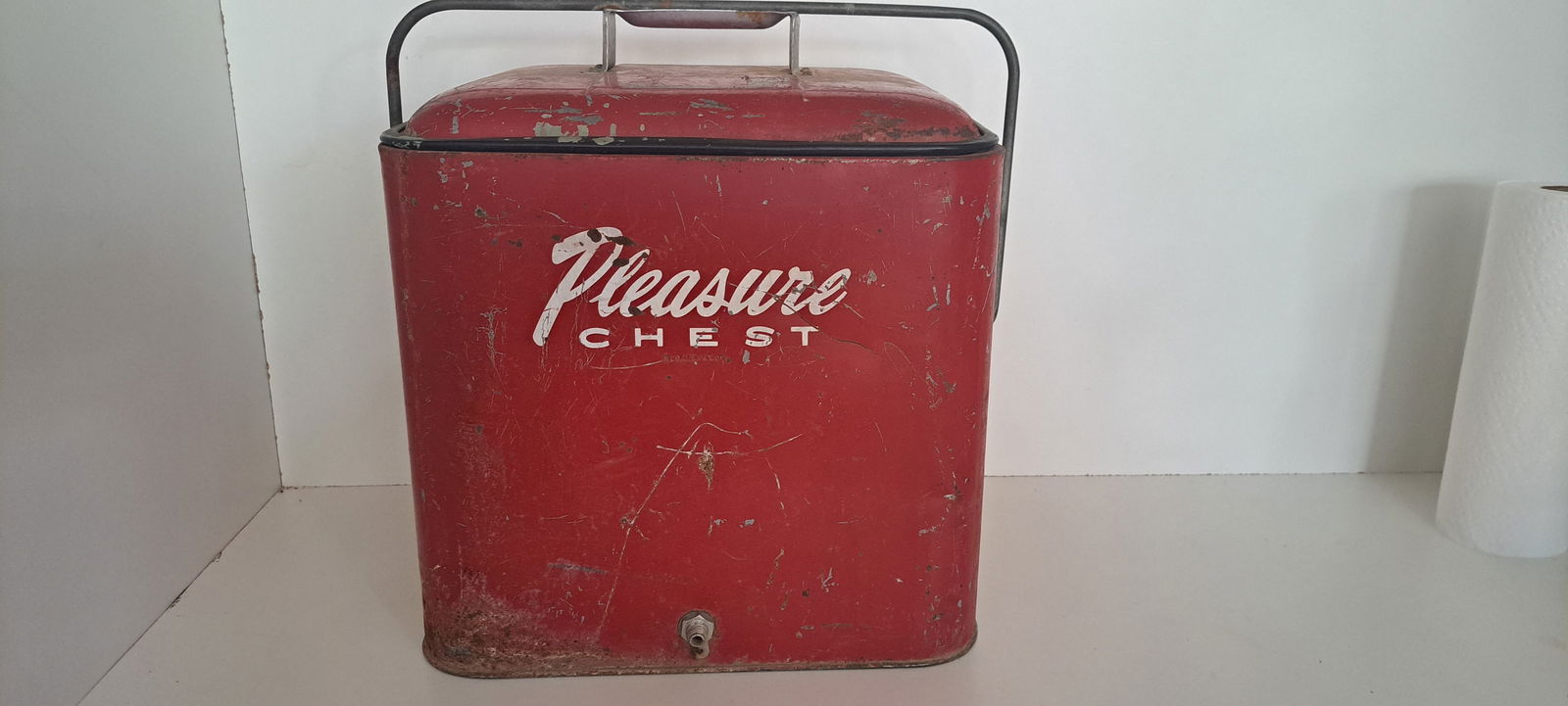 Pleasure Chest metal cooler (1 of 7)
