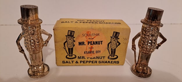 gold tone Mr. Peanut S&P set with box