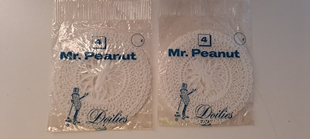 2 packs Mr. Peanut plastic doilies