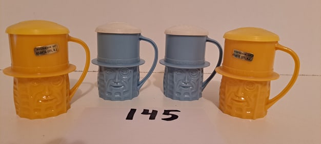 Mr. Peanut plastic cup salt and pepper sets