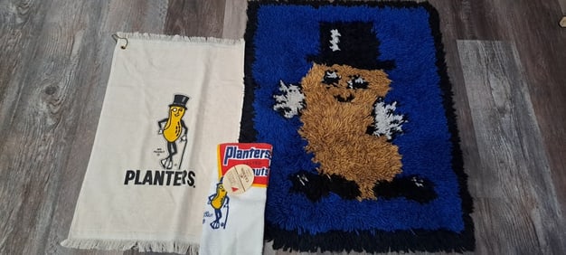 Mr. Peanut latch hook and 2 towels