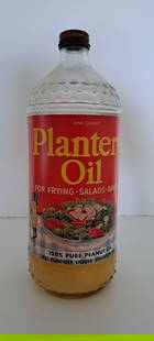 Planters Peanut 1 quart oil bottle: Planters Peanut 1 quart glass bottle of peanut oil with paper label, approx. 3/4 full, overall good condition, please verify auction location if picking up
