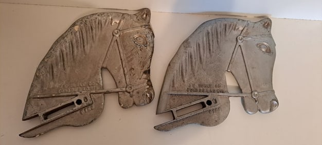2 cast aluminum horse heads
