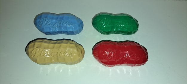 (4) Planters 2 piece plastic peanuts