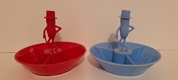 (2) Mr. Peanut plastic nut dishes
