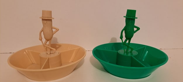 (2) Mr. Peanut plastic nut dishes
