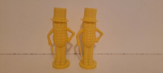 Mr. Peanut pail yellow S&P shakers