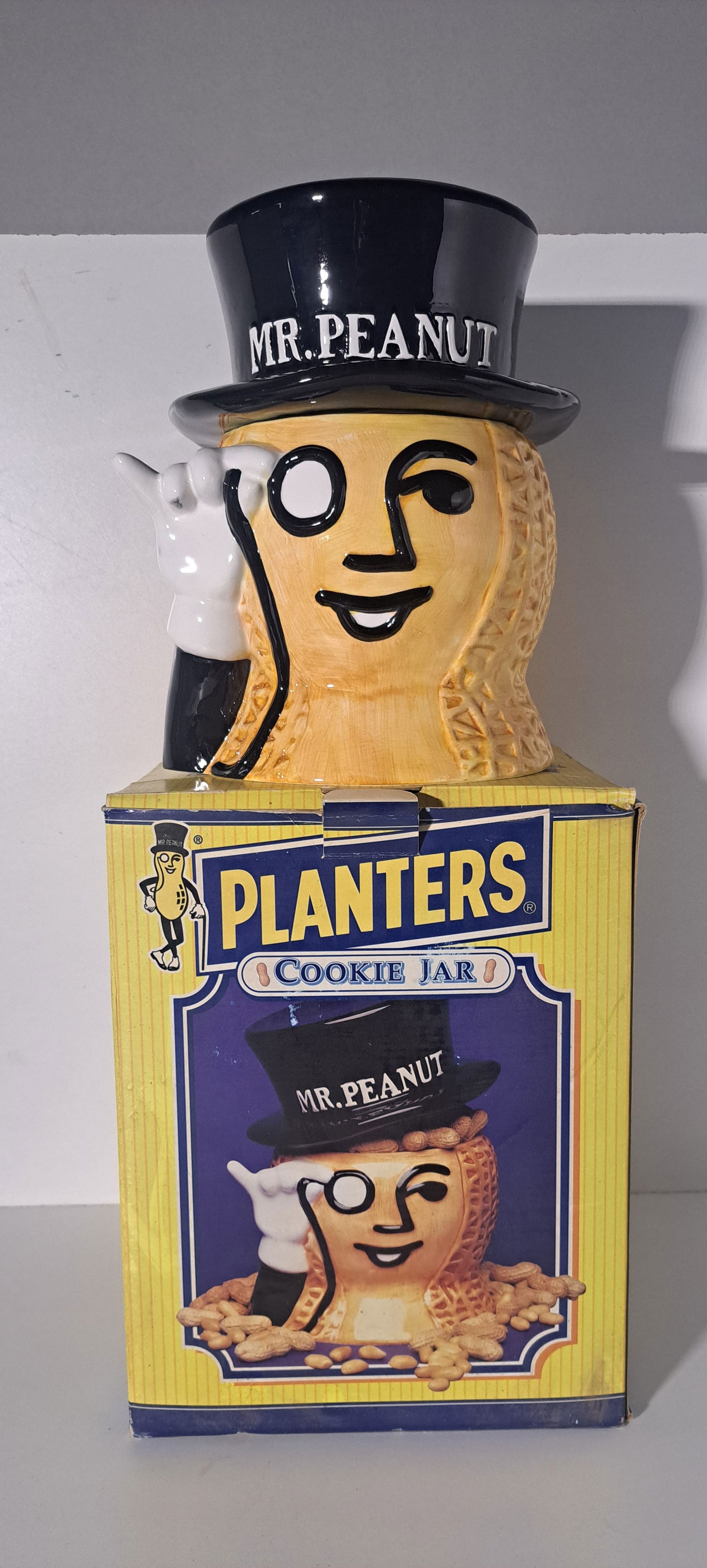 Mr. Peanut cookie jar: Mr. Peanut, ceramic cookie jar in original box. Approx. 10" tall. Excellent condition, no chips or cracks. Please note: if picking up, location is different than auction location. Please contact us