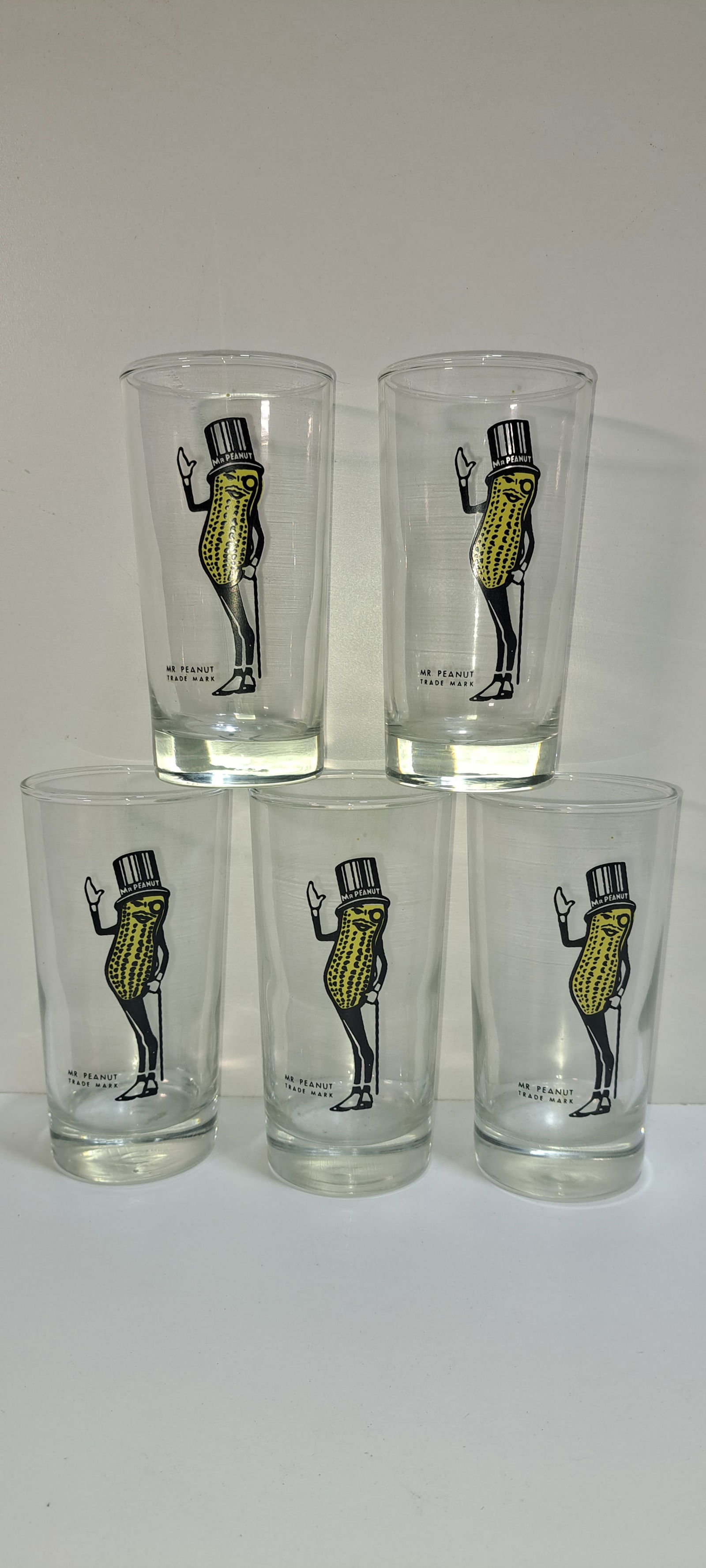 Mr. Peanut drinking glasses: set of 5 Mr. Peanut drinking glasses, excellent condition, no chips or cracks, each approx. 5.25" tall, Please note: if picking up, location is different than auction location. Please contact us for