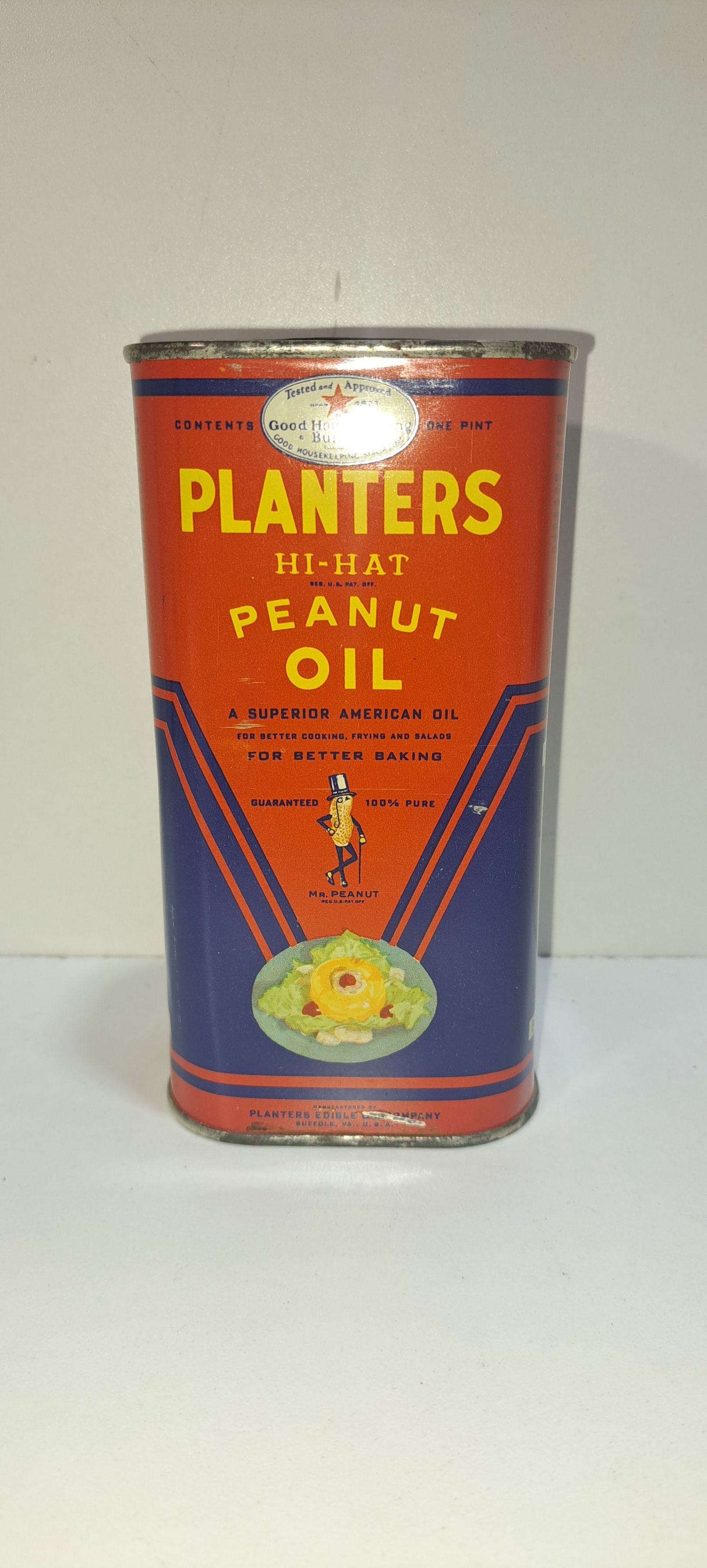 Planters Peanut Hi-Hat oil tin: Planters Peanut Hi-Hat peanut oil tin, 1 pint, still full, very good condition, with minor wear, approx. 5.5" tall, Please note: if picking up, location is different than auction location. Please