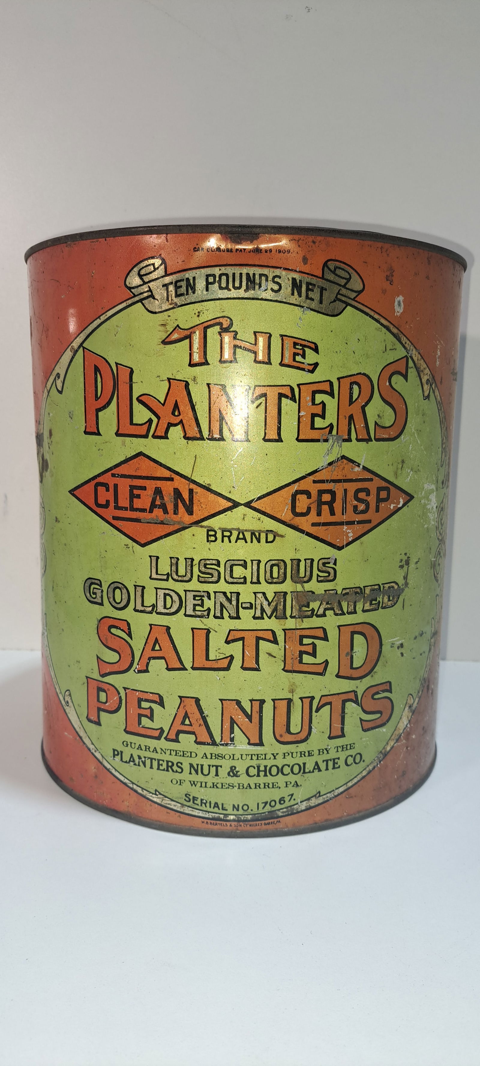Planters Peanuts Clean Crisp tin: early Planters Peanut Clean N Crisp 10 lb. tin, with correct lid, has minor dents, scratches and rust, approx. 8.5" diameter, 9.75" tall, Please note: if picking up, location is different than auction