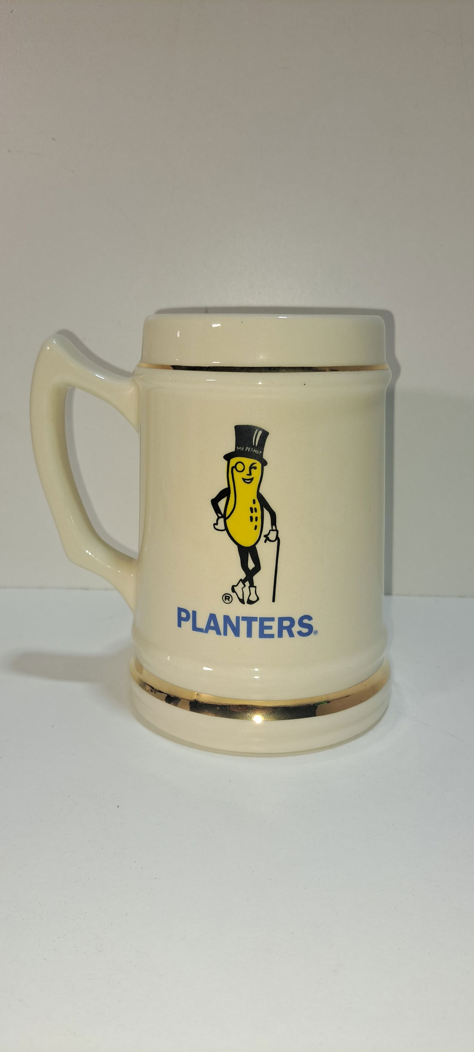Mr. Peanut ceramic mug: Mr. Peanut ceramic mug with handle, very good condition, no damage, approx. 6.25" tall, Please note: if picking up, location is different than auction location. Please contact us for options