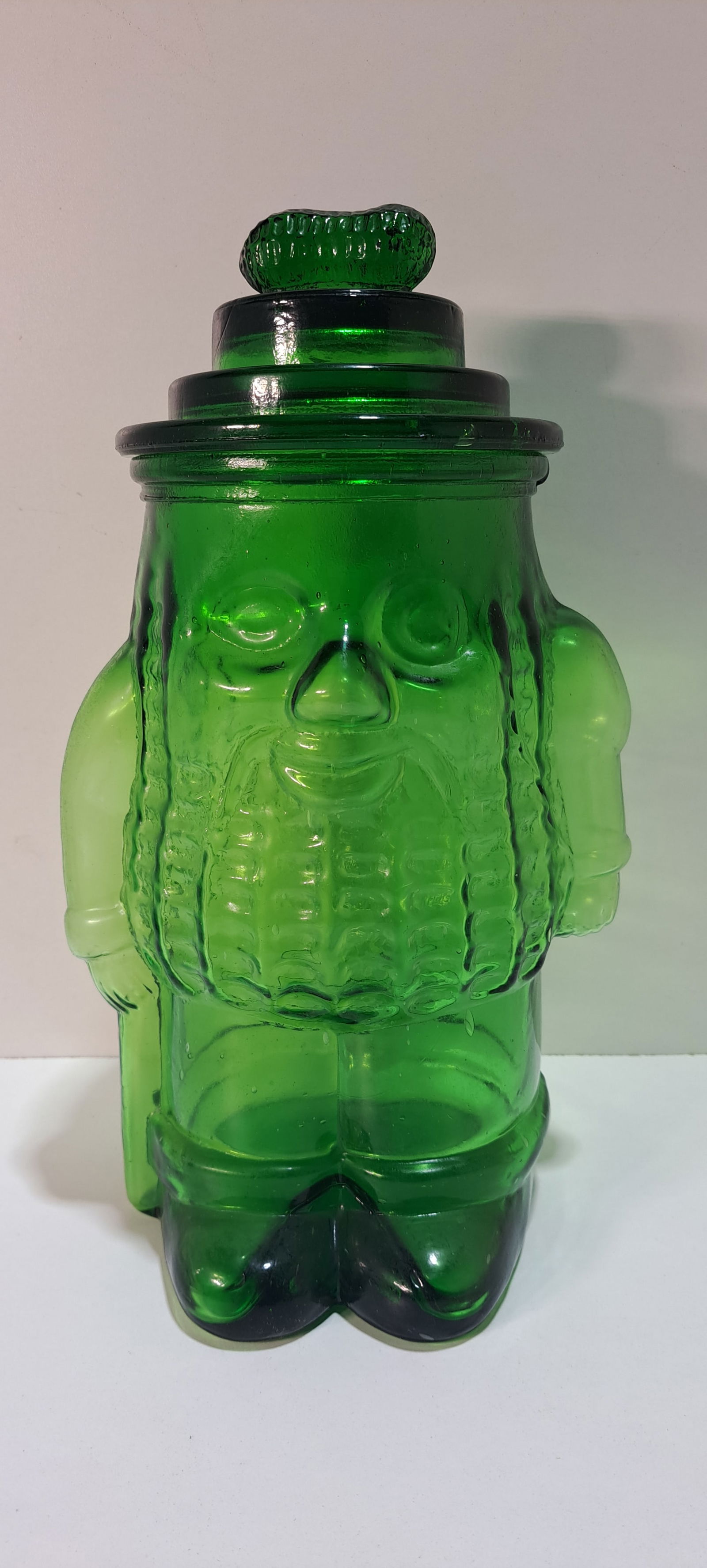 green Mr. Peanut glass jar: green glass jar made in the image of Mr. Peanut, with lid, peanut shaped handle, this is an older fantasy jar, not original, very good condition, no chips or cracks, approx. 13" tall, Please note: if