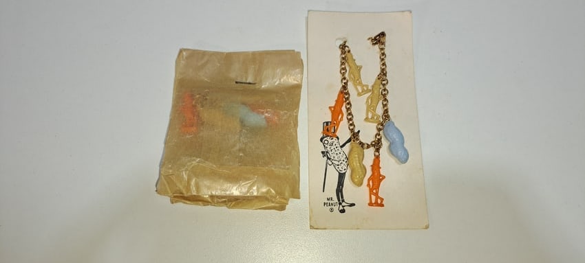 (5) Mr. Peanut charm bracelets: lot of 5 Mr. Peanut charm bracelets, 1 on a display card, other 4 still in the original wrappers, Please note: if picking up, location is different than auction location. Please contact us for