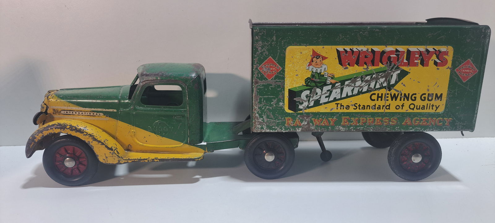 Buddy L Wrigleys truck: original Buddy L steel truck and trailer, advertising Wrigleys Spearmint gum, Railway Express Agency, missing cover for trailer, shows scratches, wheels in good condition, approx. 24" long, Please