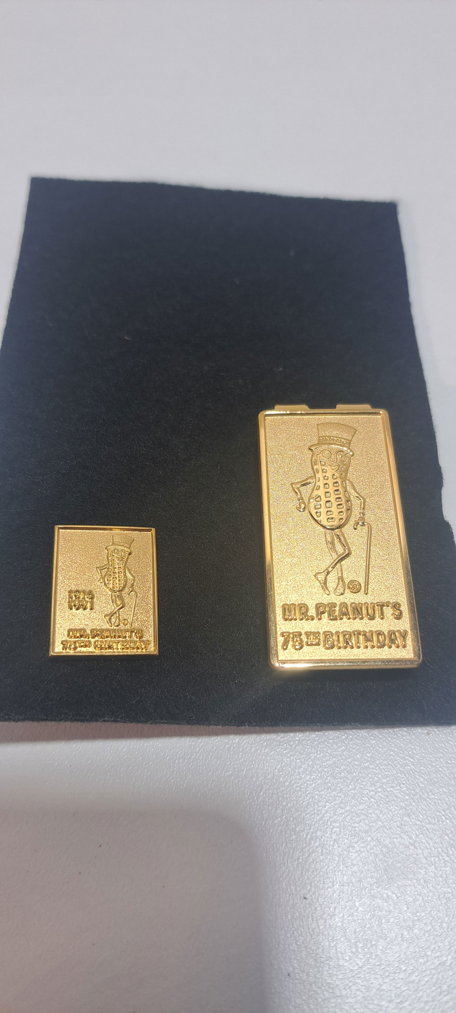 Mr. Peanut money clip & pin: Mr. Peanut gold tone, 75th birthday, money clip and pin, both in excellent condition, Please note: if picking up, location is different than auction location. Please contact us for options.