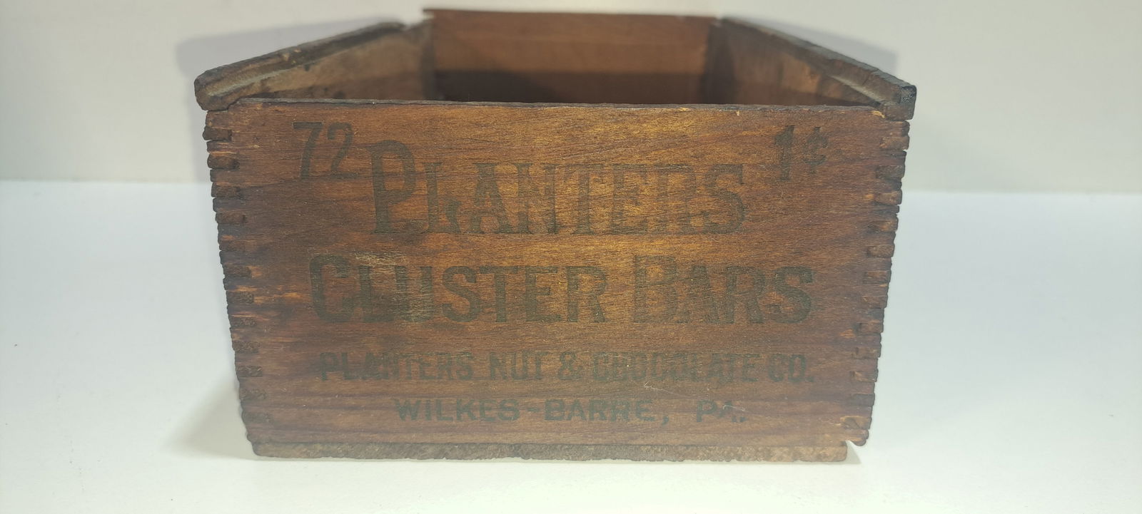 Planters Peanuts wooden box: small, early, Planters Peanuts wooden box, held 72- 1 cent cluster bars, finger jointed, missing lid, some wear, approx. 6" x 11" x 3.75", Please note: if picking up, location is different than auctio