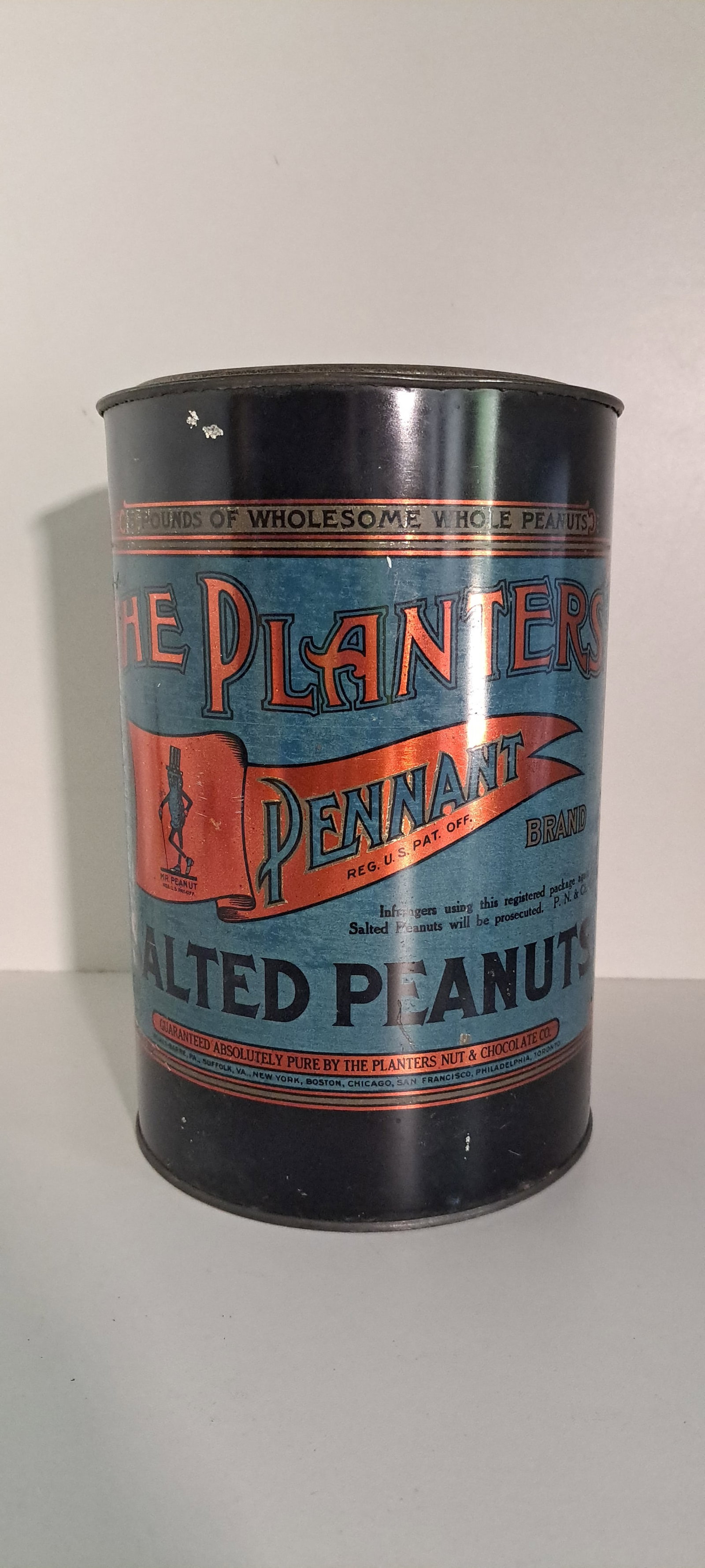 Planters Peanuts 5lb. tin: Planters Peanuts, 5 lb. Pennant Brand tin. with lid. Few minor scratches, good color. Approx. 9.25" tall. Please see our shipping policy for options.