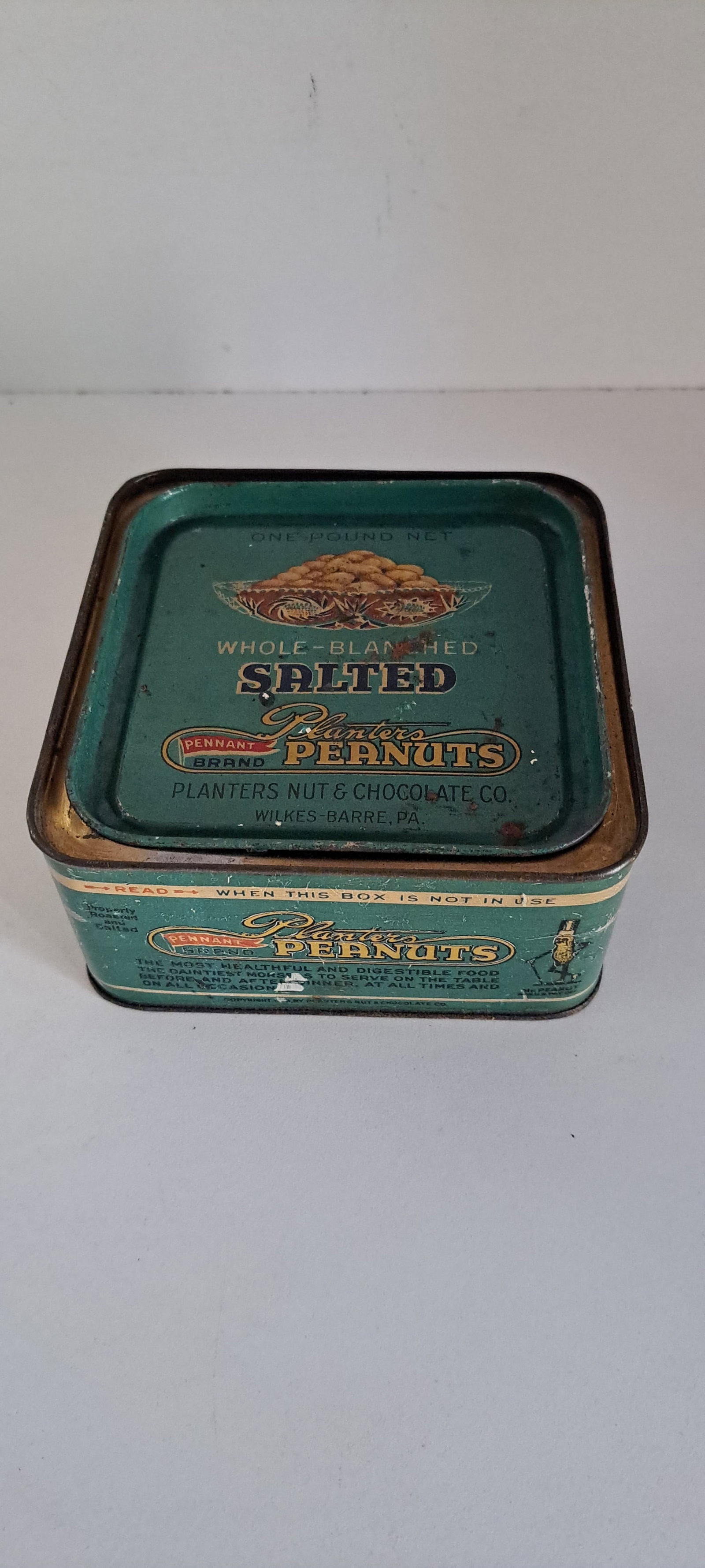 Planters Peanuts 1 lb. tin: Planters Peanuts, whole- blanched salted peanuts, square, 1 lb. tin. Shows wear. Approx. 5.25" x 5.25" x 2.5". Please see our shipping policy for options.