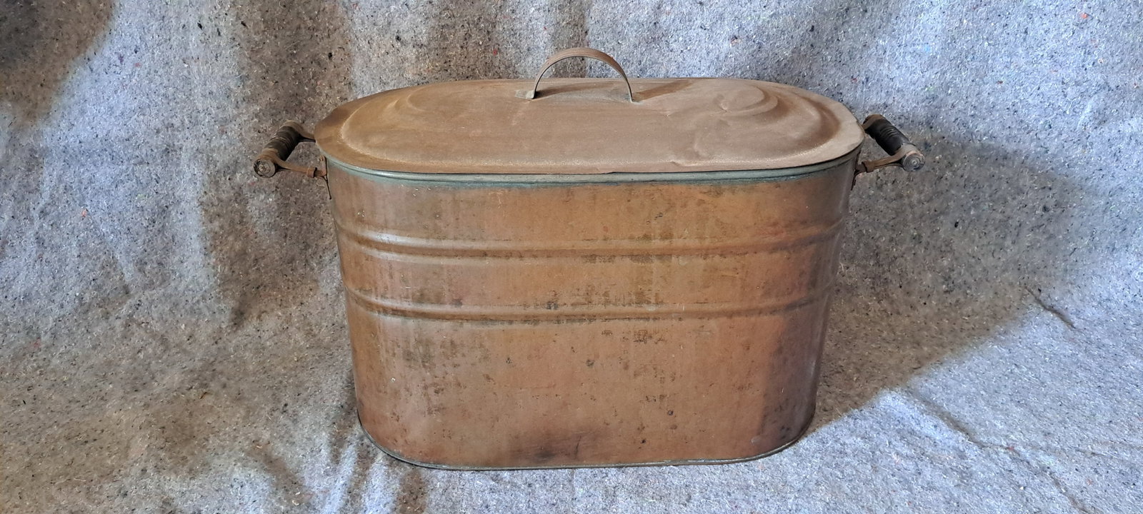 Copper wash boiler: Antique copper was boiler, with tin lid and handles. Includes wire rack inside. Shows some wear. Overall good condition. Approx. 11" x 26" x 17". Please see our shipping policy for options.