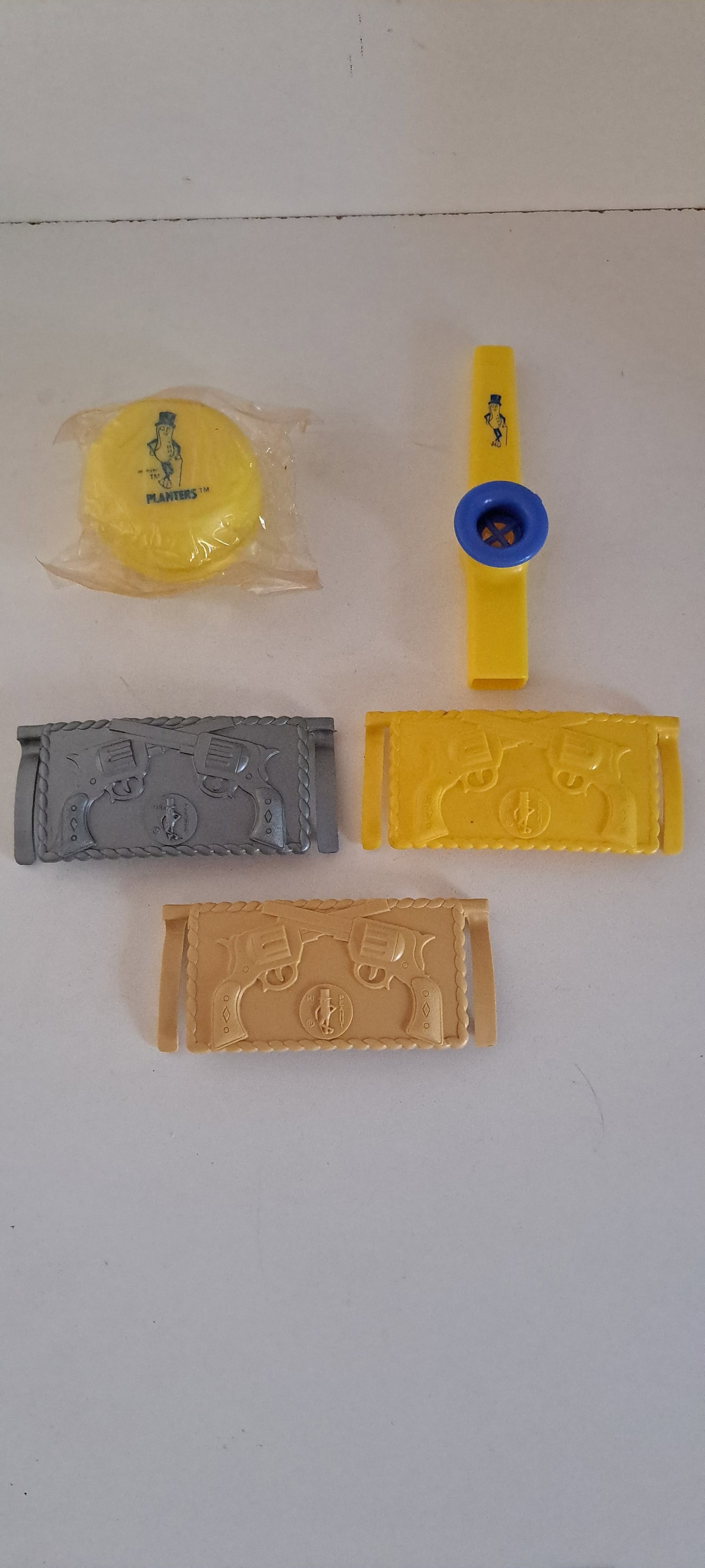 Planters Peanuts plastic lot (1 of 4)